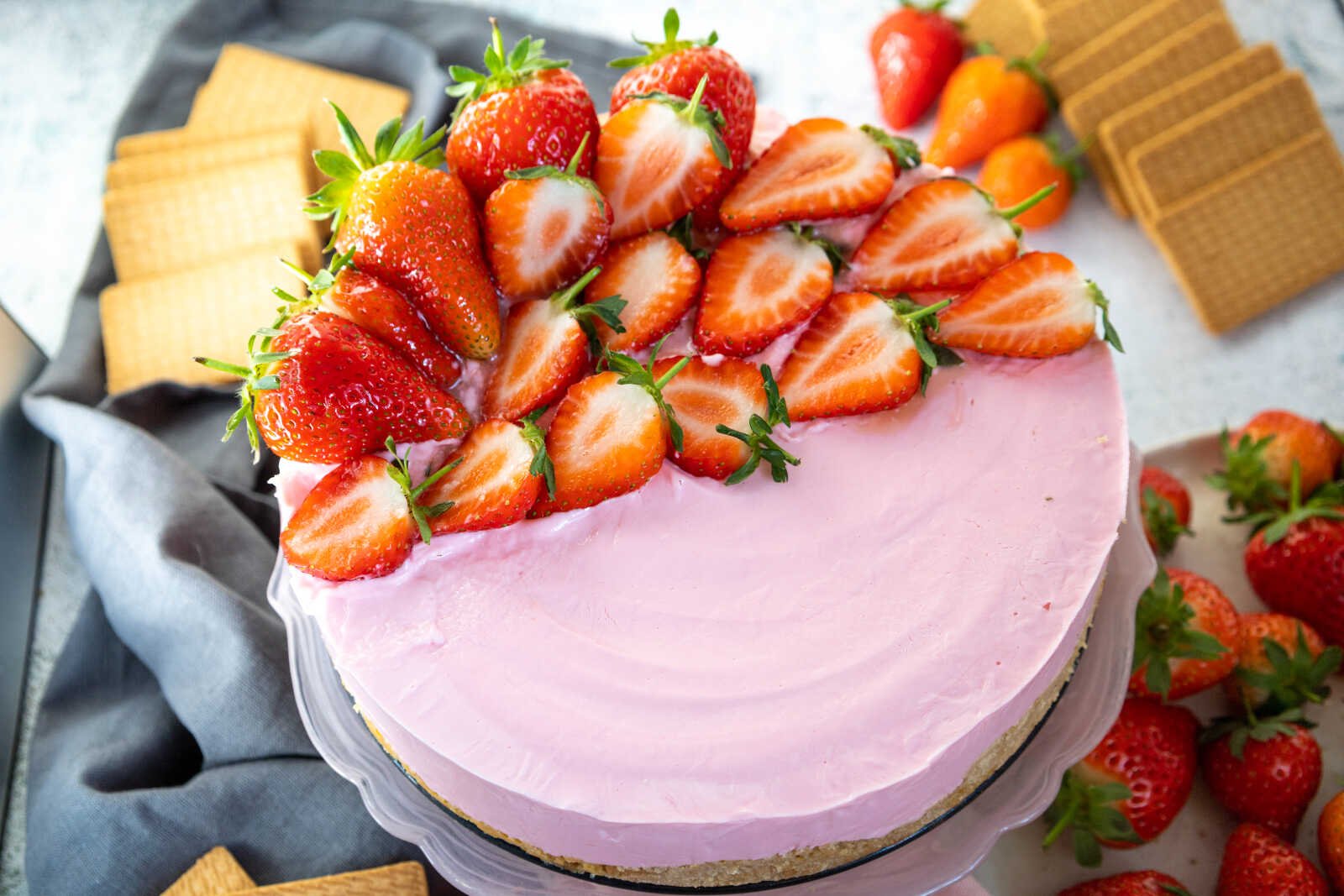Strawberry No Bake Cheesecake: Easy, Creamy & Perfectly Pink