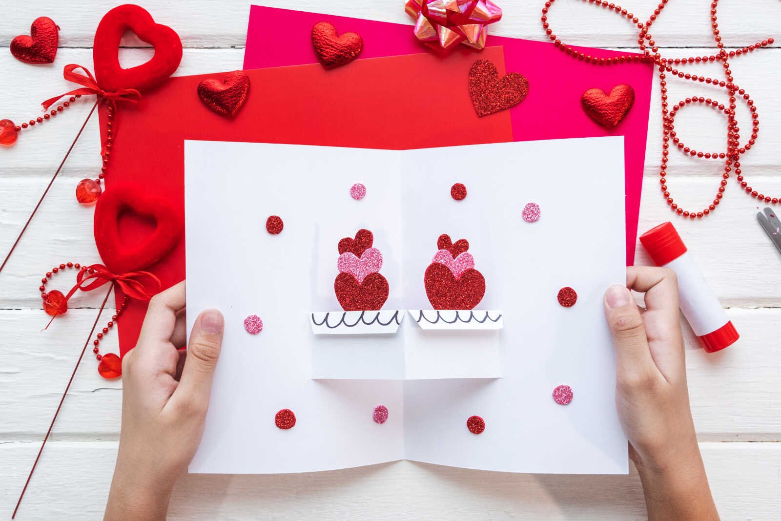DIY Valentines Day Pop Up Card – Easy & Cute Heart Craft!